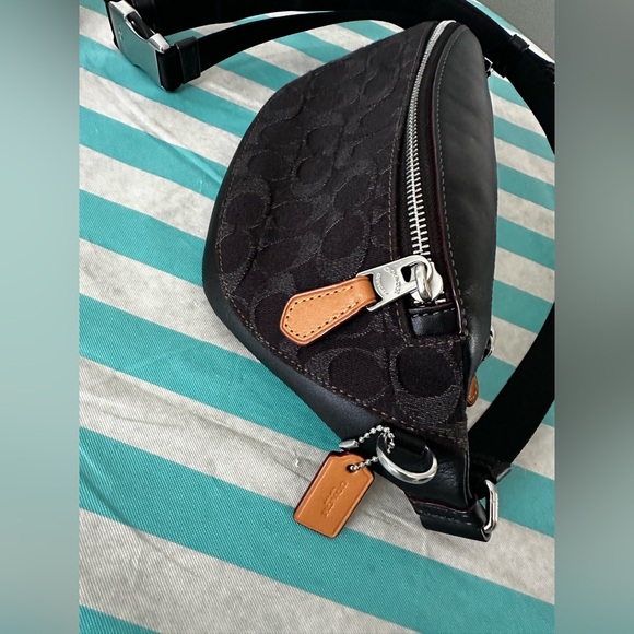 Coach Black Belt Bag with Textured Monochrome Design - Picture 4 of 5